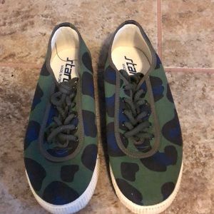 Women’s camo shoes